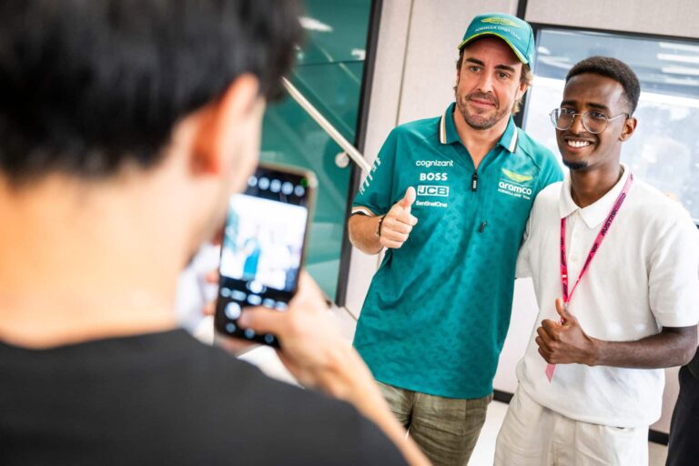 Entinen F1-tallikaveri puhui suunsa puhtaaksi Fernando Alonson toiminnasta
