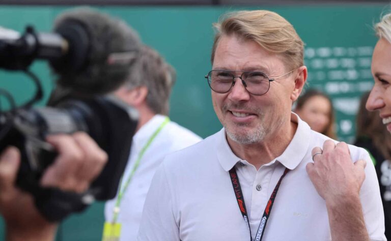Kulissipaljastus McLaren-ajoilta – ehdotus Mika Häkkisen suosimisesta sai David Coulthardin kiehumaan