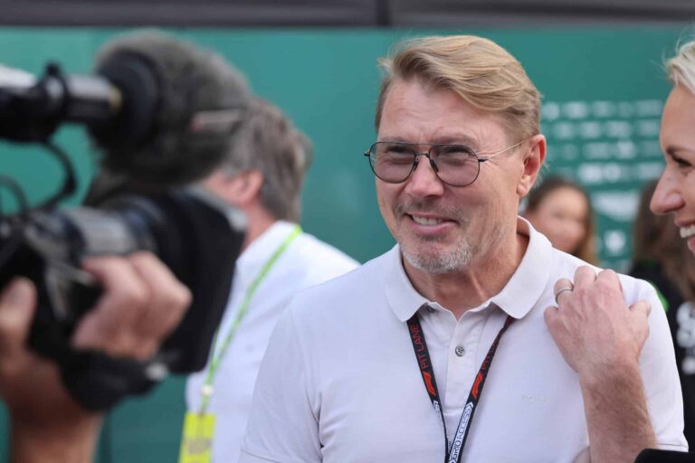 Mika Häkkinen viihtyi melkoisessa seurassa – fanit hieraisivat silmiään