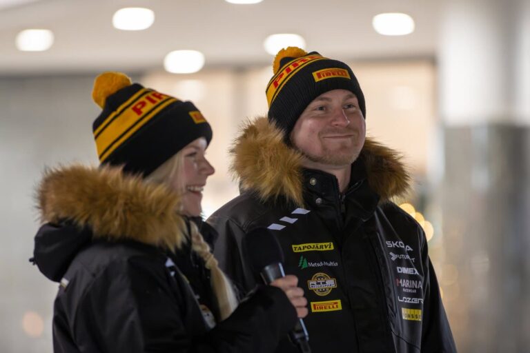 Esapekka Lapilla ja Enni Mälkösellä melkoinen sananvaihto Ruotsin MM-rallissa