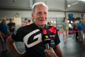 Paljonpuhuva otos Juha Kankkusesta ja Jari-Matti Latvalasta – kuva kertoo enemmän kuin tuhat sanaa Paljonpuhuva otos Juha Kankkusesta ja Jari-Matti Latvalasta – kuva kertoo enemmän kuin tuhat sanaa