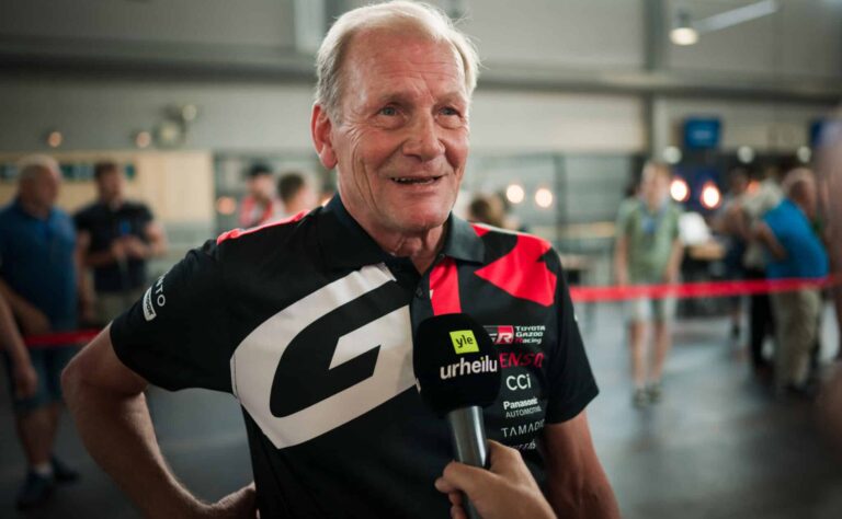 Paljonpuhuva otos Juha Kankkusesta ja Jari-Matti Latvalasta – kuva kertoo enemmän kuin tuhat sanaa