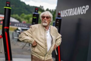 Bernie Ecclestonelta hurja väite F1:n mestaruustaistosta