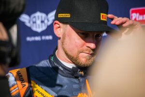 Esapekka Lappi ei voinut kuin levittää kätensä