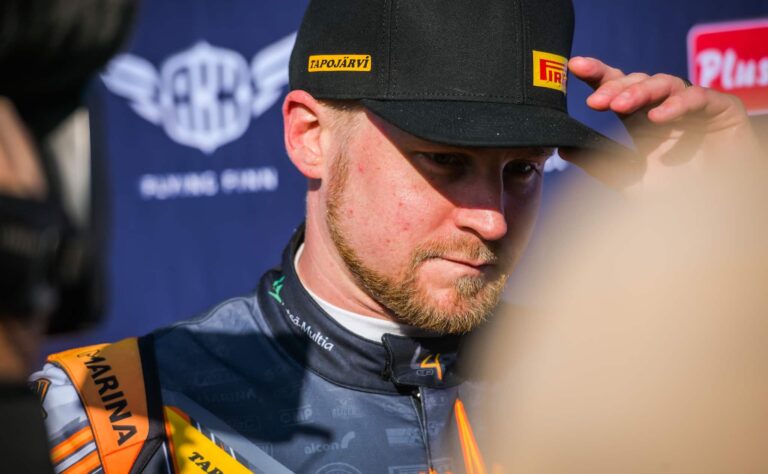 Esapekka Lappi ei voinut kuin levittää kätensä