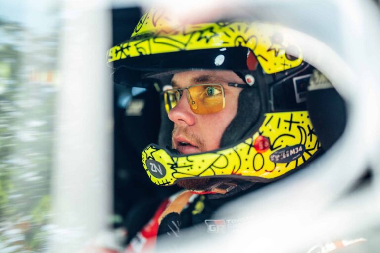 Oliver Solberg hämmästeli mallirakkaansa kuvaussessiota: ”Mitä kihlattuni oikein tekee?”