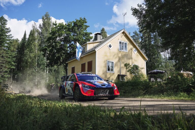 Metriäkään ei ole ajettu – Hyundain rallipomo nosti kädet pystyyn Kroatiassa