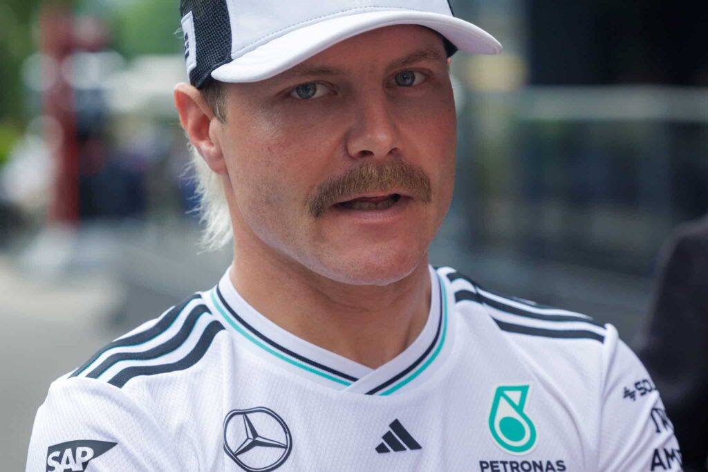 Valtteri Bottas teki ikävän tempun naapurilleen – sitten tuli laskun aika