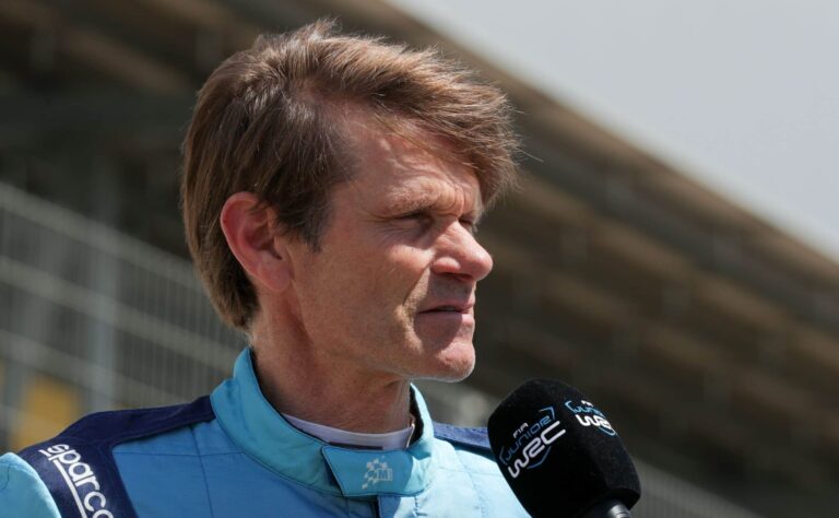 Marcus Grönholm nosti kädet pystyyn kesken SM-rallin