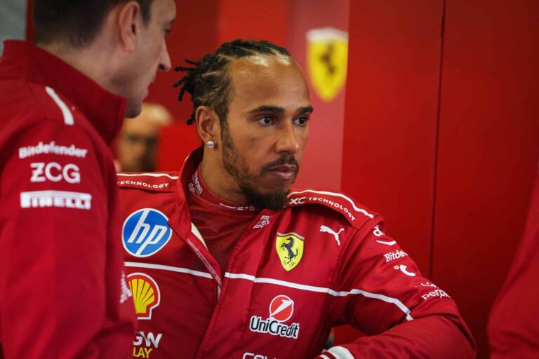 Lewis Hamiltonilta mykistävä näytös F1-testeissä – ”Raketti”