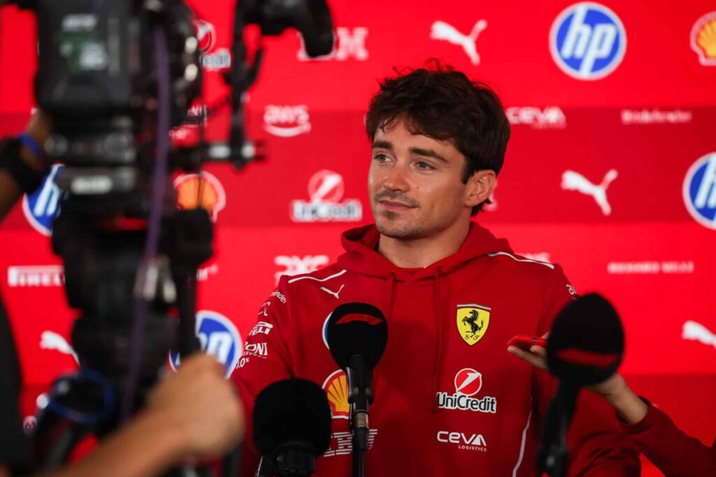 Ferrarin Charles Leclerc poseerasi kihlattunsa kanssa – tämän hän halusi sanoa