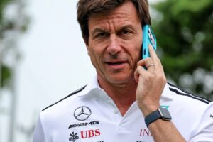 F1:n voimasuhteissa shokkikäänne? Mercedes-pomo Toto Wolffin suusta raju väite
