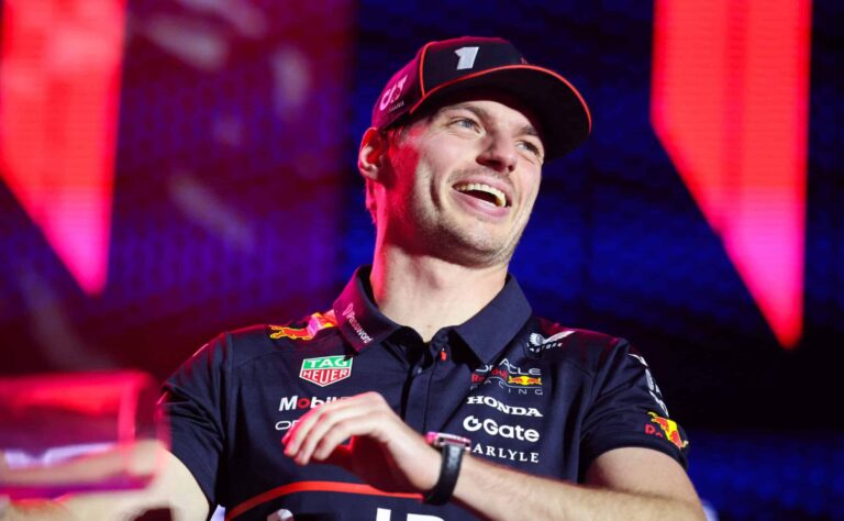 Red Bull esitteli F1-autonsa – yksityiskohta sai kilpailijat hämilleen Red Bull esitteli F1-autonsa – yksityiskohta sai kilpailijat hämilleen