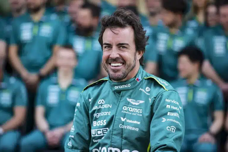F1-varikolla kuiskitaan jo – tekeekö Fernando Alonso shokkisiirron?