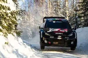 Takaisku: Toyota-kuski pihalle Ruotsin MM-rallista