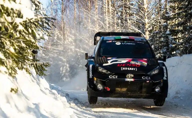 Takaisku: Toyota-kuski pihalle Ruotsin MM-rallista