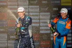 Maailmalla hehkutetaan ralliässä Roope Korhosta Maailmalla hehkutetaan ralliässä Roope Korhosta