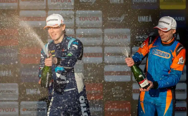 Maailmalla hehkutetaan ralliässä Roope Korhosta