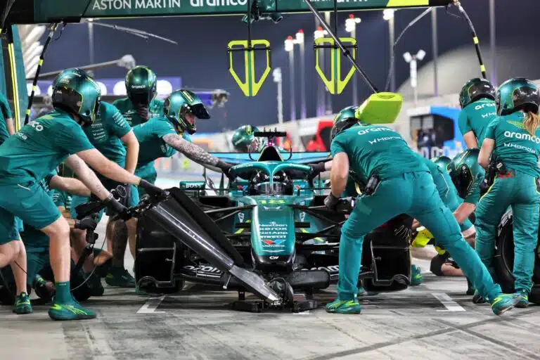 Aston Martin isoissa ongelmissa F1-testeissä