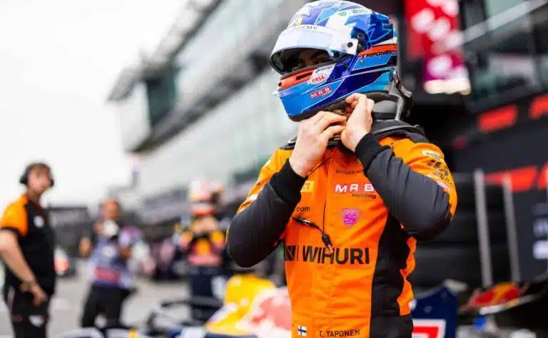 Tuukka Taponen kuin maansa myynyt – luvassa tiukkasanainen keskustelu tallin kanssa