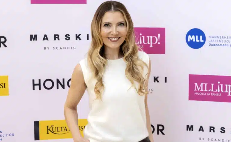 Jenni Alexandrova siirtyy rallin kartanlukijaksi – heti viesti Janni Hussille