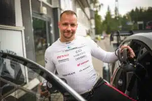 Jonne Halttunen täräytti kuskina palkintopallille – täysi katastrofi kävi lähellä Jonne Halttunen täräytti kuskina palkintopallille – täysi katastrofi kävi lähellä