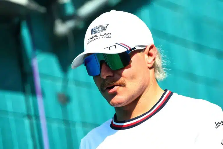Valtteri Bottas nosti käden pystyyn – pilasi kaiken