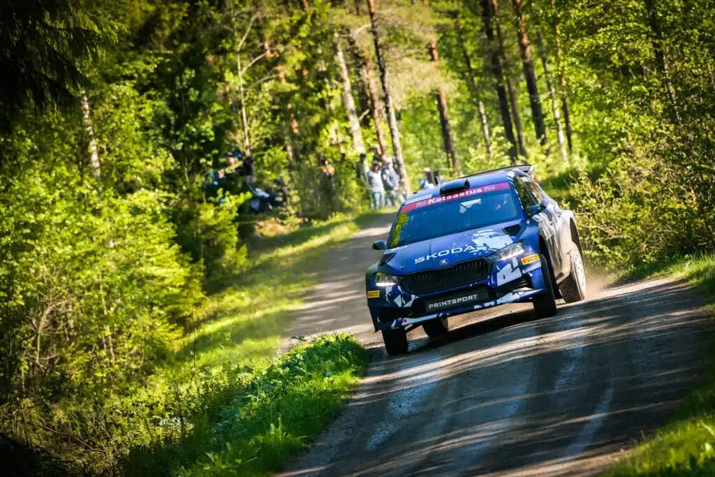 Suomalainen naiskuski hyppäsi rattiin SM-rallissa – pettyi rajusti Suomalainen naiskuski hyppäsi rattiin SM-rallissa – pettyi rajusti