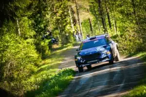 Suomalainen naiskuski hyppäsi rattiin SM-rallissa – pettyi rajusti Suomalainen naiskuski hyppäsi rattiin SM-rallissa – pettyi rajusti