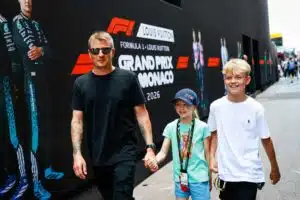Red Bull -pomo villiintyi Robin Räikkösestä: "F1, täältä tullaan" Red Bull -pomo villiintyi Robin Räikkösestä: ”F1, täältä tullaan”