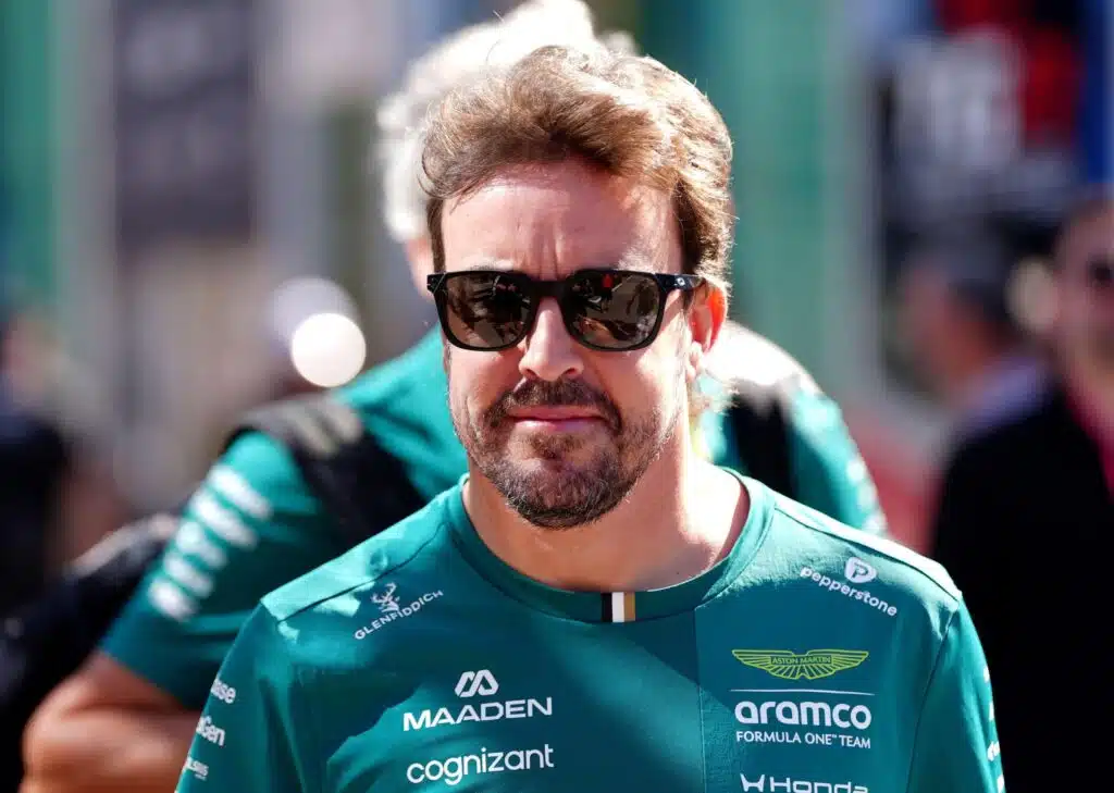 F1-tähdet kerääntyivät katsomaan rallin MM-sarjan ratkaisua – Fernando Alonsolta selvä viesti Oliver Solbergille Fernando Alonso