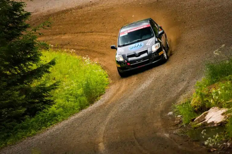 Suomalaisen rallitähden voittoa varjosti suuri suru – ”Olisi varmasti halunnut minun ajavan”
