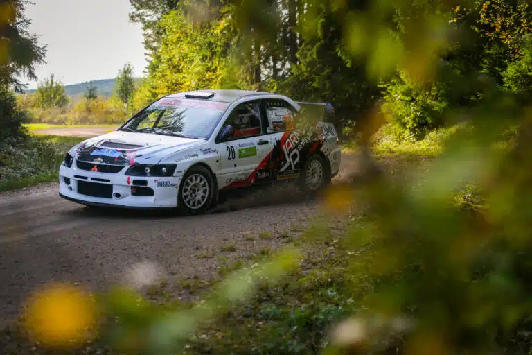 Suomalaiselta rallikuskilta sensaatiomainen voitto – maailmalla ällisteltiin
