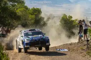 Roope Korhonen pettyi Kreikan MM-rallissa – silti sarjan kärjessä