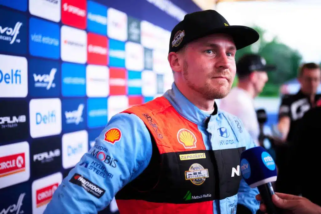 Esapekka Lappi tiputti "melkoisen uutisen" MTV:n suorassa lähetyksessä Esapekka Lappi tiputti ”melkoisen uutisen” MTV:n suorassa lähetyksessä