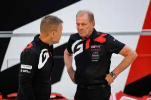 Juha Kankkunen teki asioita harvinaisen selväksi Toyota-kuskeille Juha Kankkunen teki asioita harvinaisen selväksi Toyota-kuskeille