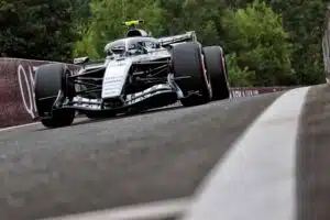 Täydellinen kyykytys: Valtteri Bottas näytti kaapin paikan Unkarissa