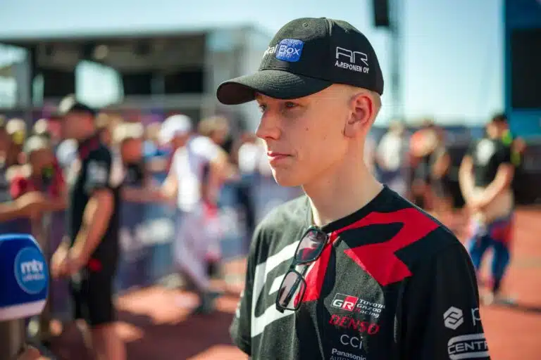 Rallimaailmasta tylyä vihjailua Sami Pajarista