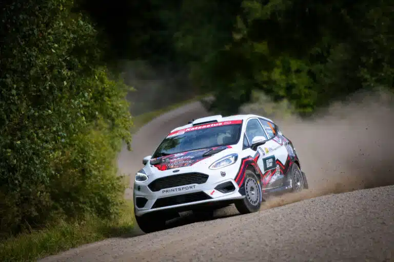 Suomalaisen rallilegendan poika täräytti Suomen mestariksi – ”Eipä oikeen sanoja löydä vielä kuvailee”