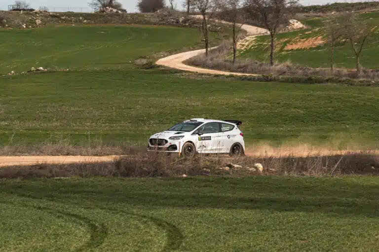 ralliauto, kuvituskuva