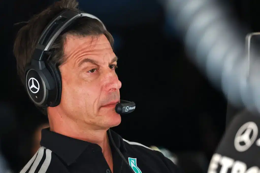 Mercedes-pomo Toto Wolff huolestui Valtteri Bottaksen tilanteesta Mercedeksen tallipäällikkö Toto Wolff
