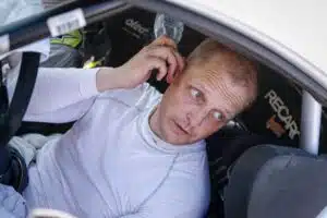 Roope Hirvosen vauhti ihastutti EM-rallissa – Mikko-isältä kutkuttavaa vihjailua Mikko Hirvonen